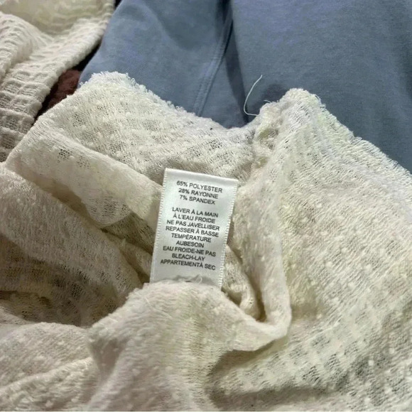 Design Lab  Cold Shoulder Top - Picture 5 of 5